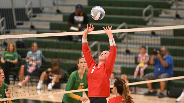 Mira Costa vs. Mater Dei girls volleyball by Heston Quan 8-29-23082920239 (2)